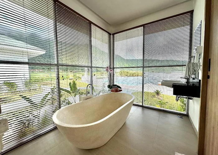 Hotel Rusa By The 4*
